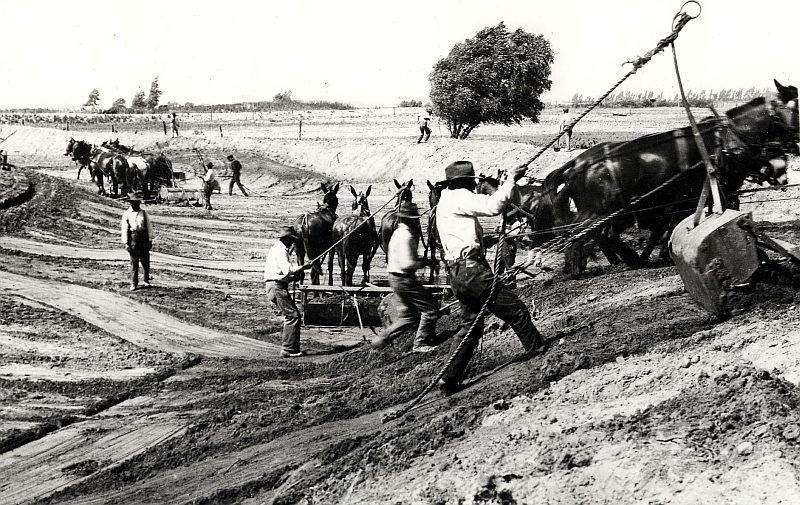 Building the Livingston Canal, 1880s